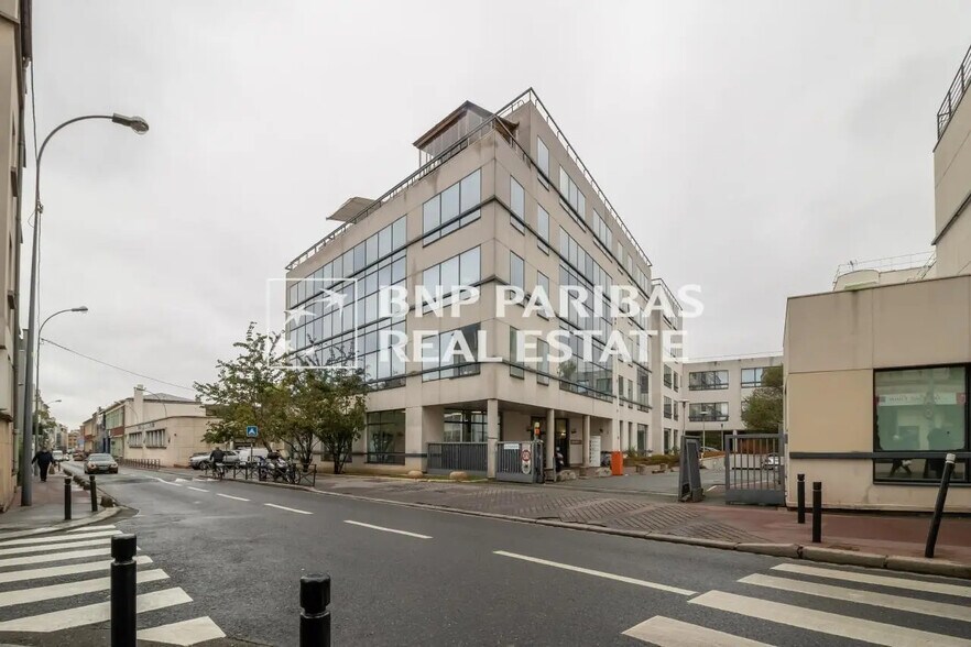 Office in Saint-Ouen-sur-Seine to rent - Building Photo - Image 2 of 10