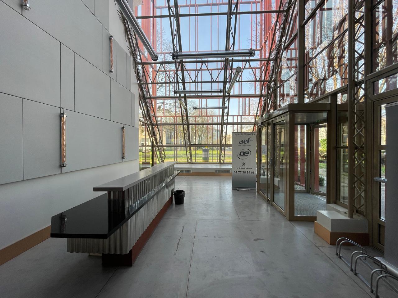 1 Place Des Hauts Tilliers, Gennevilliers to rent Building Photo- Image 1 of 8