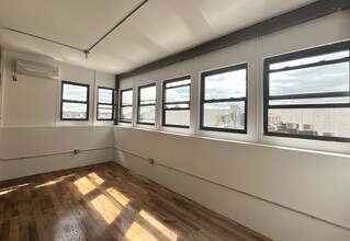 310 Meserole St, Brooklyn, NY for rent Interior Photo- Image 1 of 4