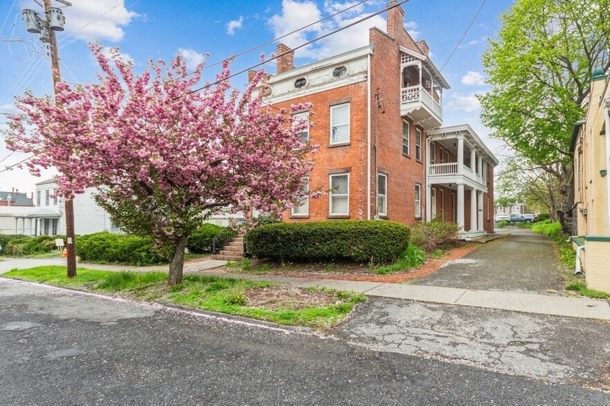 55 Noxon St, Poughkeepsie 12601 UK