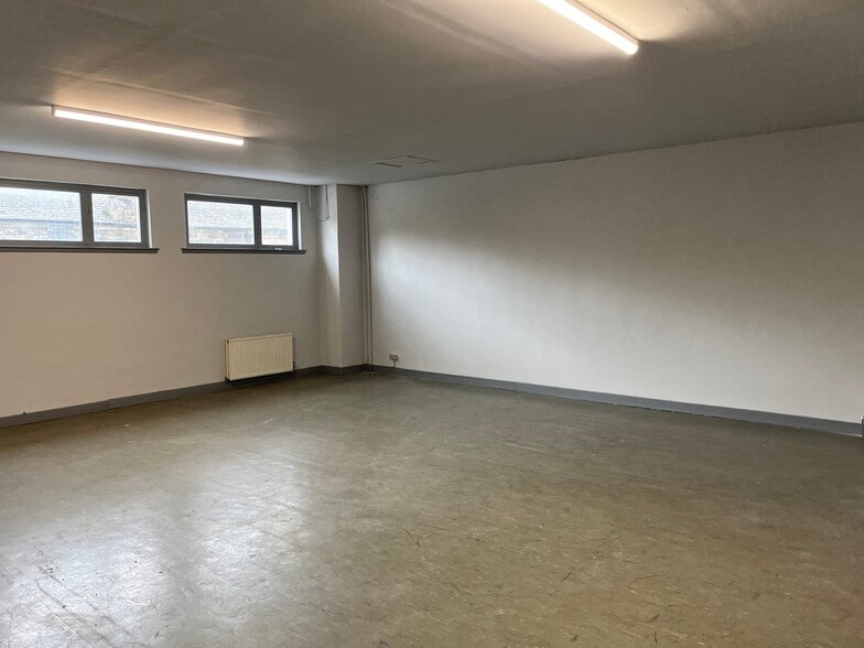 5-7 Sang Pl, Kirkcaldy to rent - Building Photo - Image 3 of 6