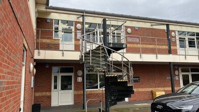 9-28 Athena Ct, Warwick to rent Building Photo- Image 2 of 6