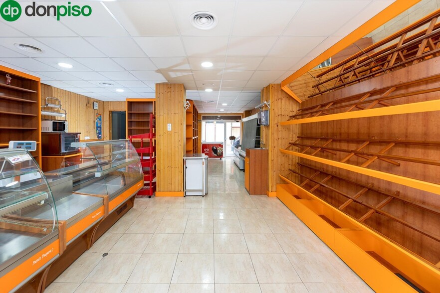 Retail in Las Gabias for sale - Interior Photo - Image 2 of 24