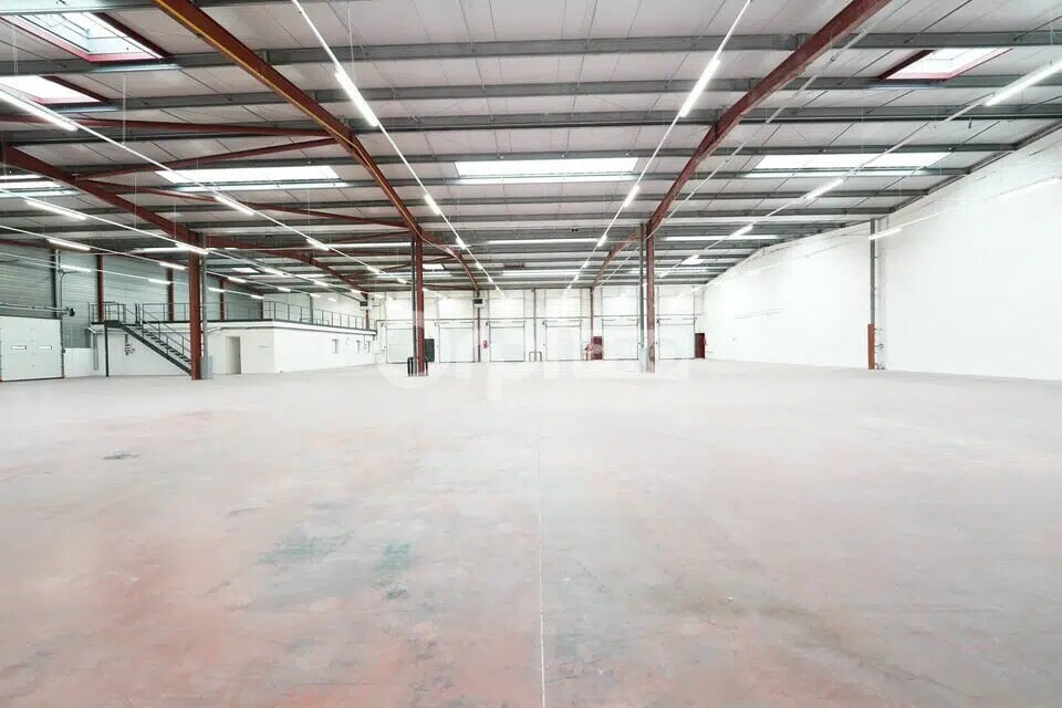 Light Industrial in Corbas to rent Interior Photo- Image 1 of 8