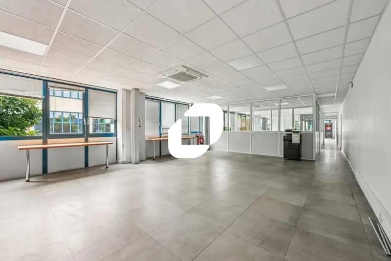 32 Avenue Des Pépiniéres, Fresnes to rent - Building Photo - Image 1 of 17