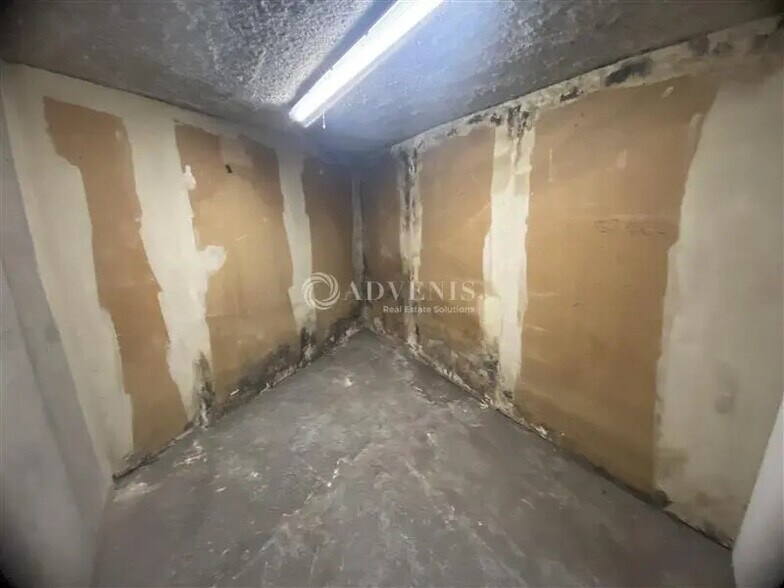 Light Industrial in Maisons-Alfort to rent - Interior Photo - Image 3 of 6