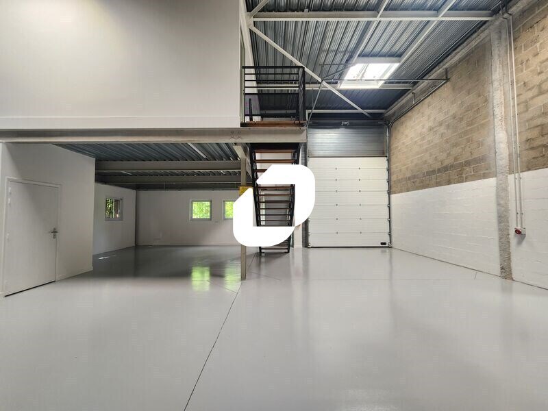 Light Industrial in Plaisir for sale Building Photo- Image 1 of 6
