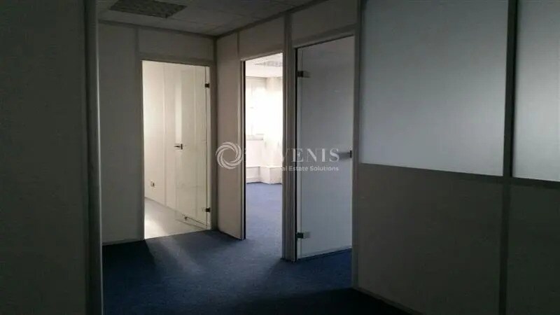 Office in Le Chesnay-Rocquencourt to rent - Interior Photo - Image 2 of 5