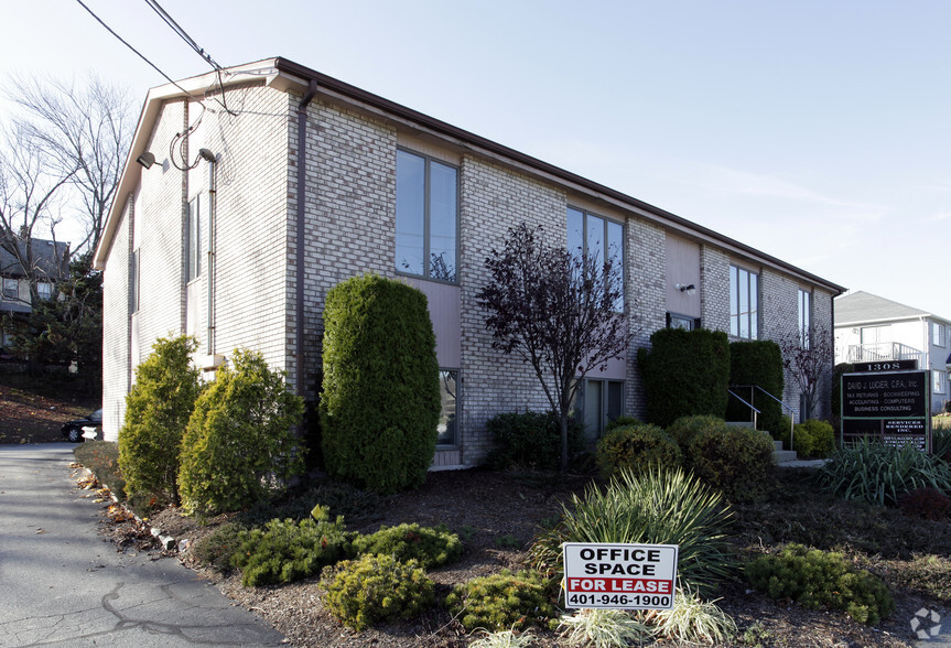 1308 Atwood Ave, Johnston, RI for sale - Primary Photo - Image 1 of 6