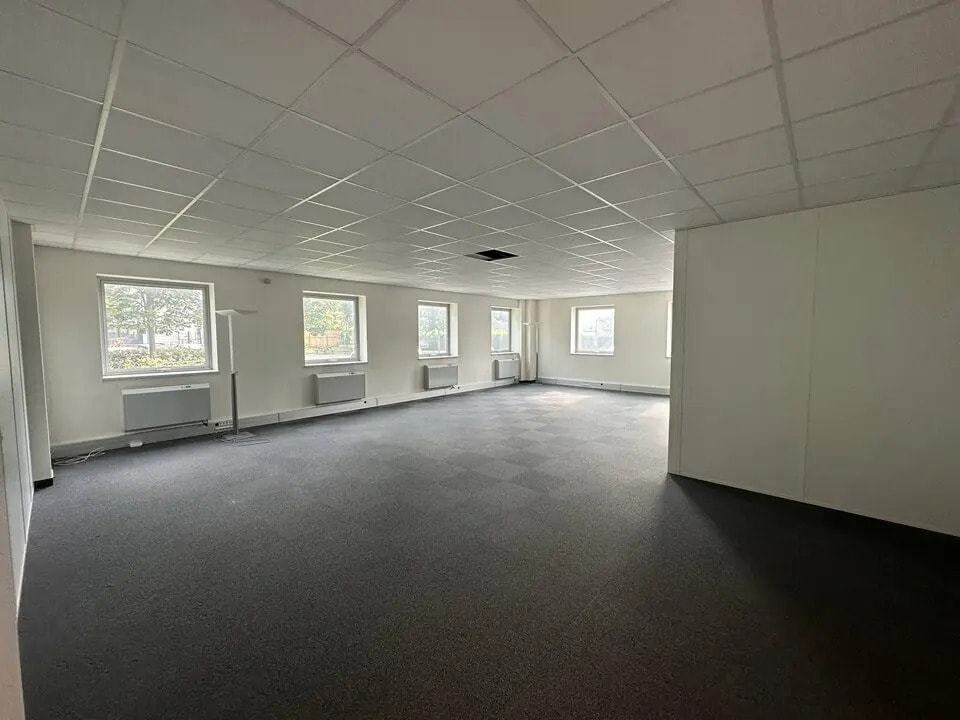 Location Bureaux 125 m² - Photo 1