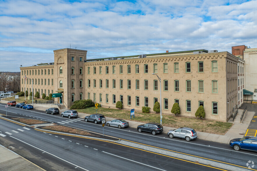 290 Pratt St, Meriden, CT for rent - Building Photo - Image 1 of 49