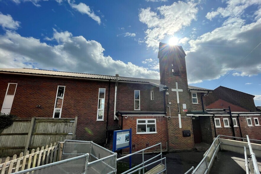 24 Empress Rd, Reading for sale - Primary Photo - Image 1 of 1