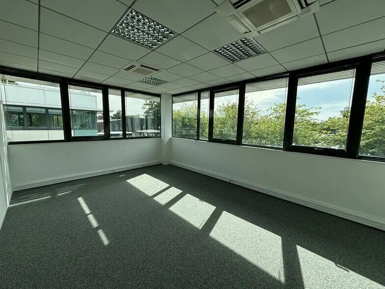 Office in Mérignac to rent - Interior Photo - Image 3 of 11