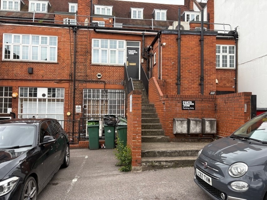 3-9 Bell St, Reigate to rent Building Photo- Image 1 of 2