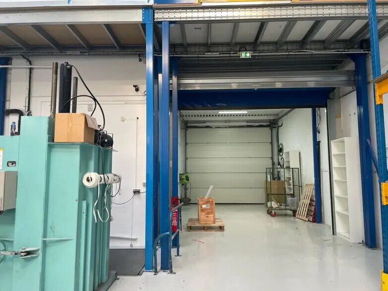 Light Industrial in Ivry-sur-Seine to rent - Building Photo - Image 3 of 4