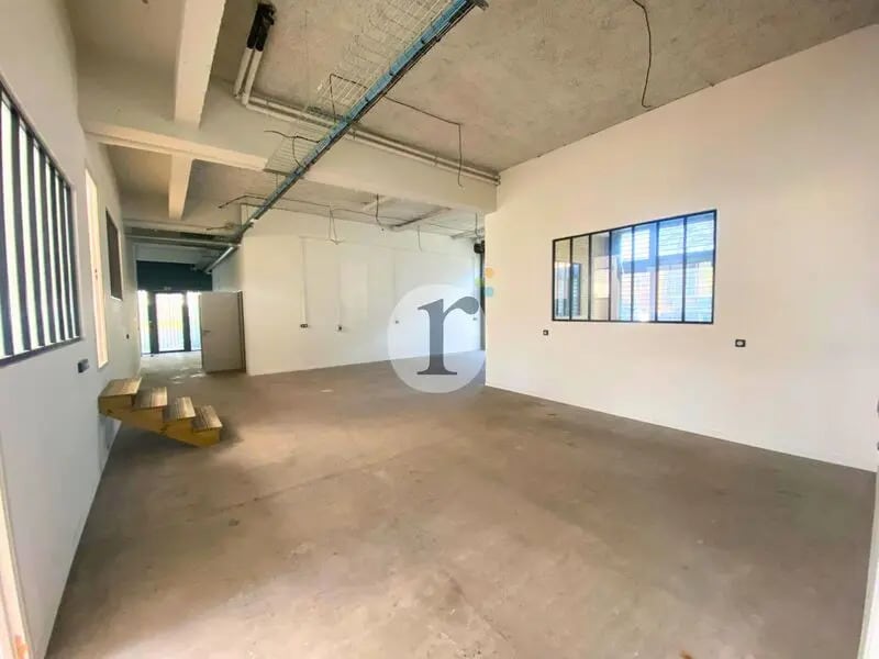 Location Commerce 390 m² - Photo 1