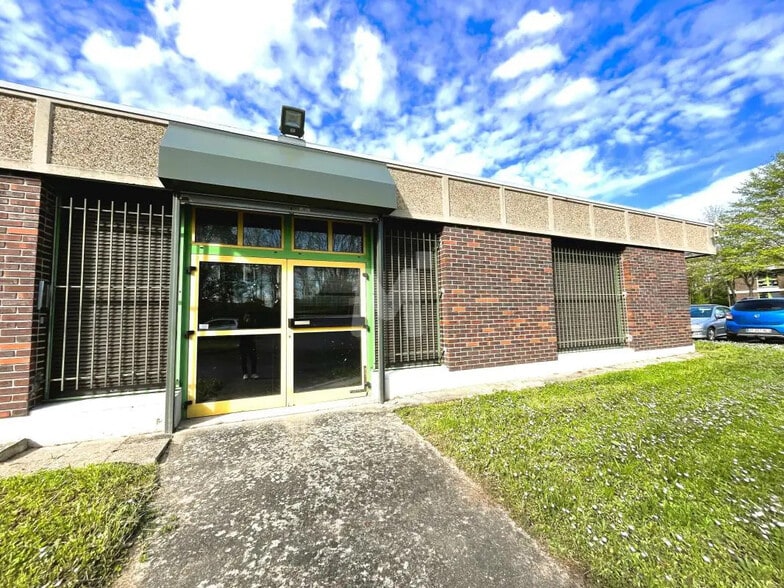 Office in Lisses to rent - Building Photo - Image 3 of 7