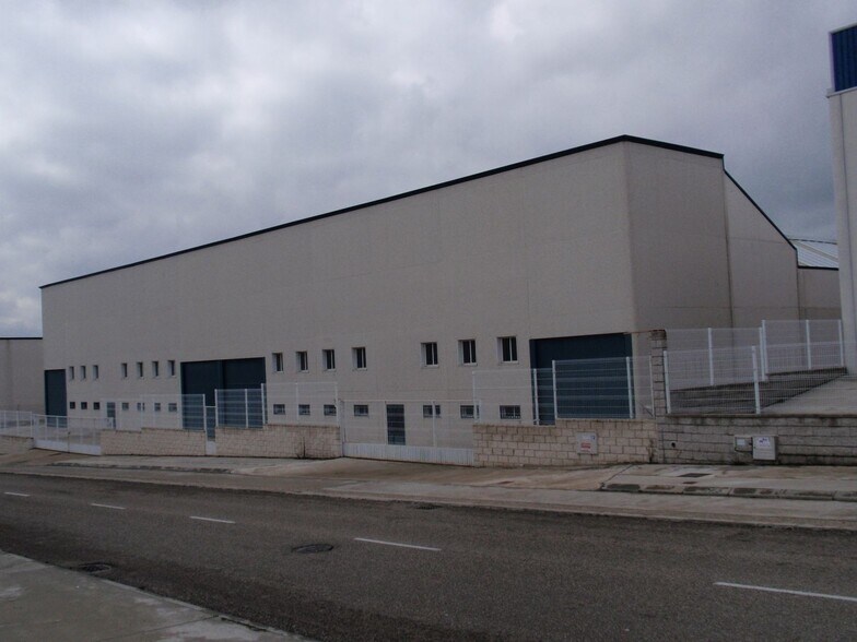 Avenida de las Retamas, 12, Casarrubios del Monte, Toledo for sale - Building Photo - Image 1 of 14
