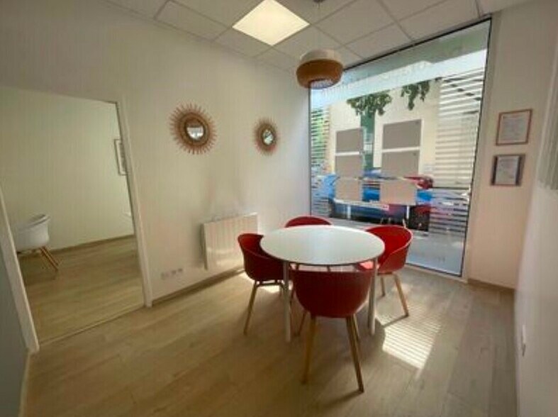 Office in Lyon for sale - Interior Photo - Image 1 of 1