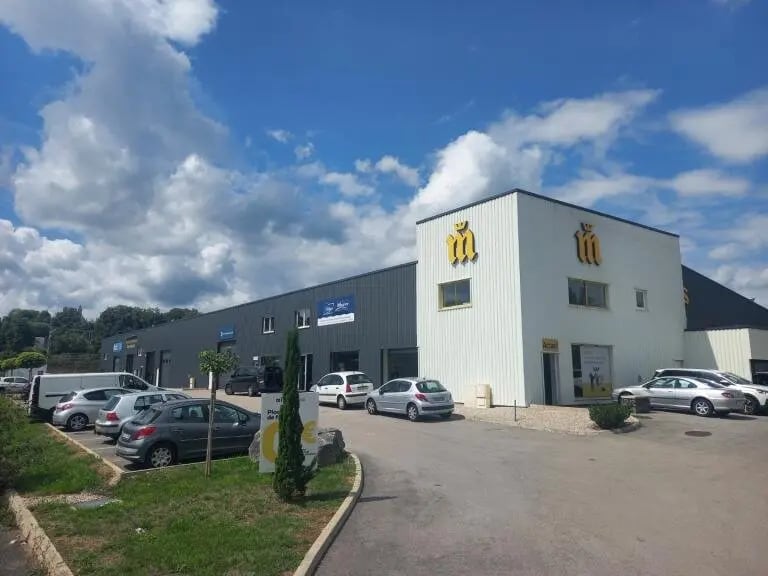 Location Local d'activités 600 m² - Photo 1