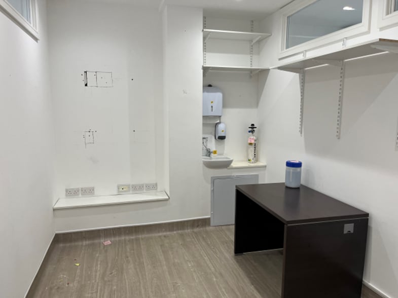 43-45 Queen Anne St, London to rent - Interior Photo - Image 3 of 11