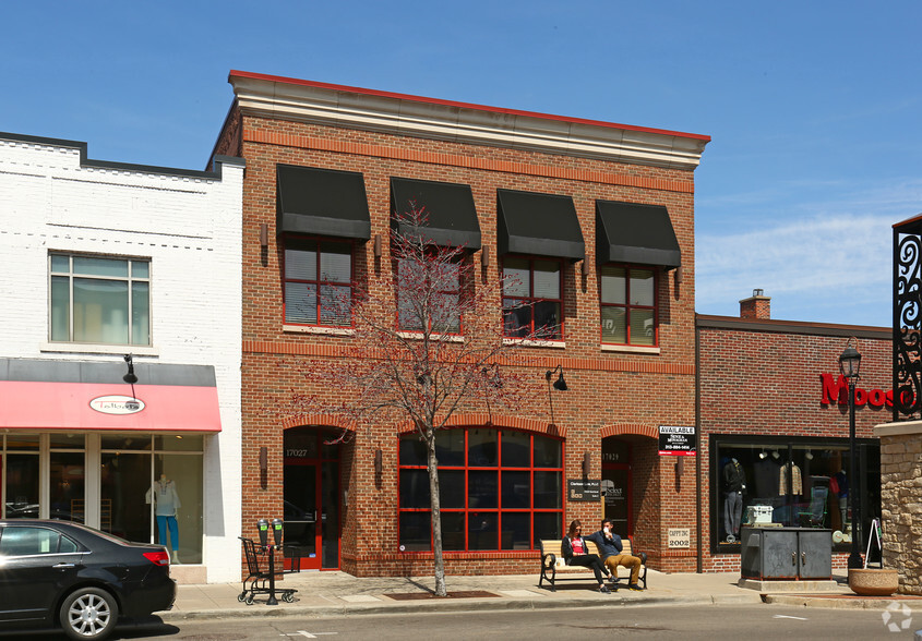 17027-17029 Kercheval St, Grosse Pointe, MI for sale - Primary Photo - Image 1 of 1