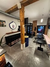 Retail in Madrid, Madrid to rent Interior Photo- Image 1 of 7