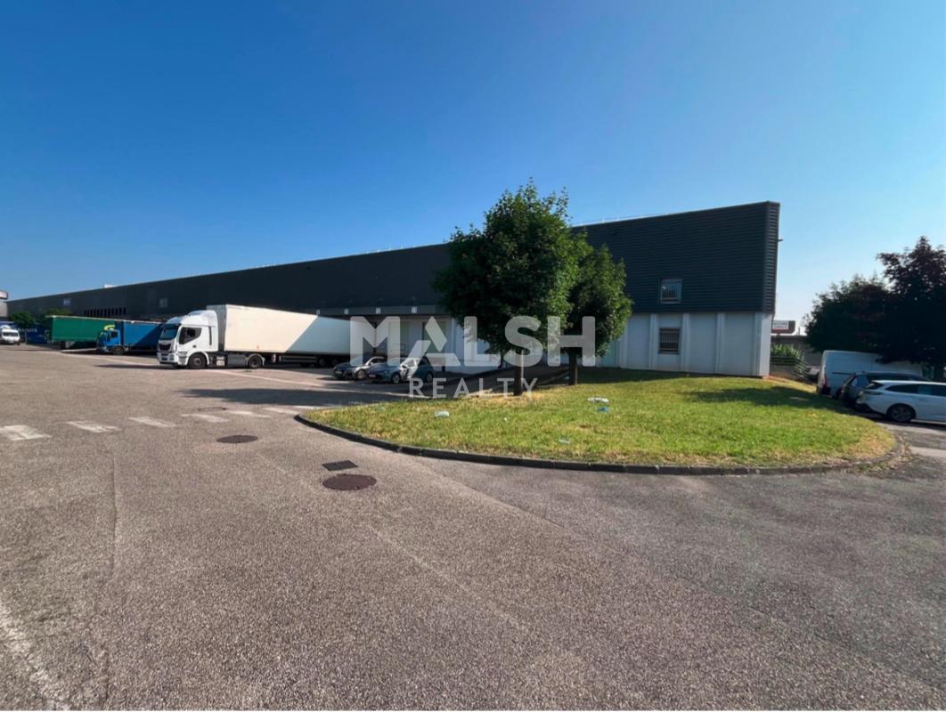 Light Industrial in Vénissieux to rent Building Photo- Image 1 of 3