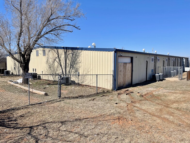 5909 Aero Dr, Tuttle, OK for rent - Primary Photo - Image 1 of 9