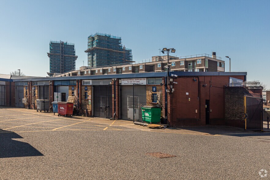 297 Ilderton Rd, London to rent - Building Photo - Image 3 of 7