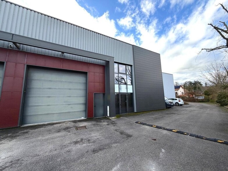 Light Industrial in Chaponost for sale - Building Photo - Image 1 of 7