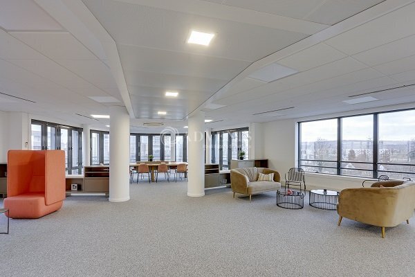 11521 Avenue Edouard Belin, Rueil-Malmaison to rent - Interior Photo - Image 3 of 12