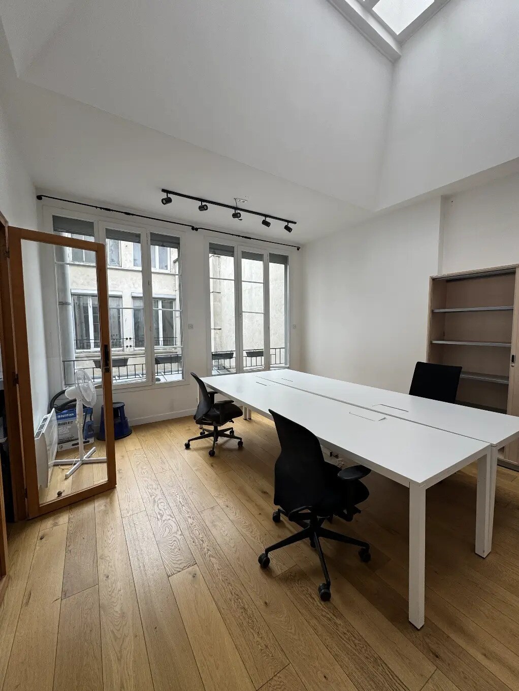 Co-working Space in Paris to rent Interior Photo- Image 1 of 9