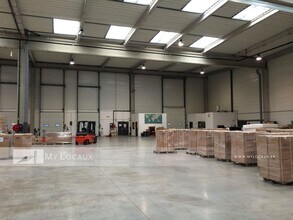 Light Industrial in Villeneuve-la-Garenne to rent Interior Photo- Image 2 of 6