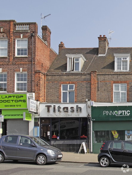 52 Bridge St, Pinner to rent - Building Photo - Image 1 of 11