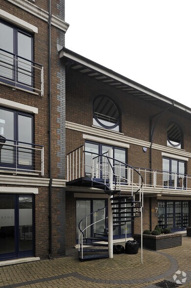 8 Square Rigger Row, London to rent - Building Photo - Image 3 of 3