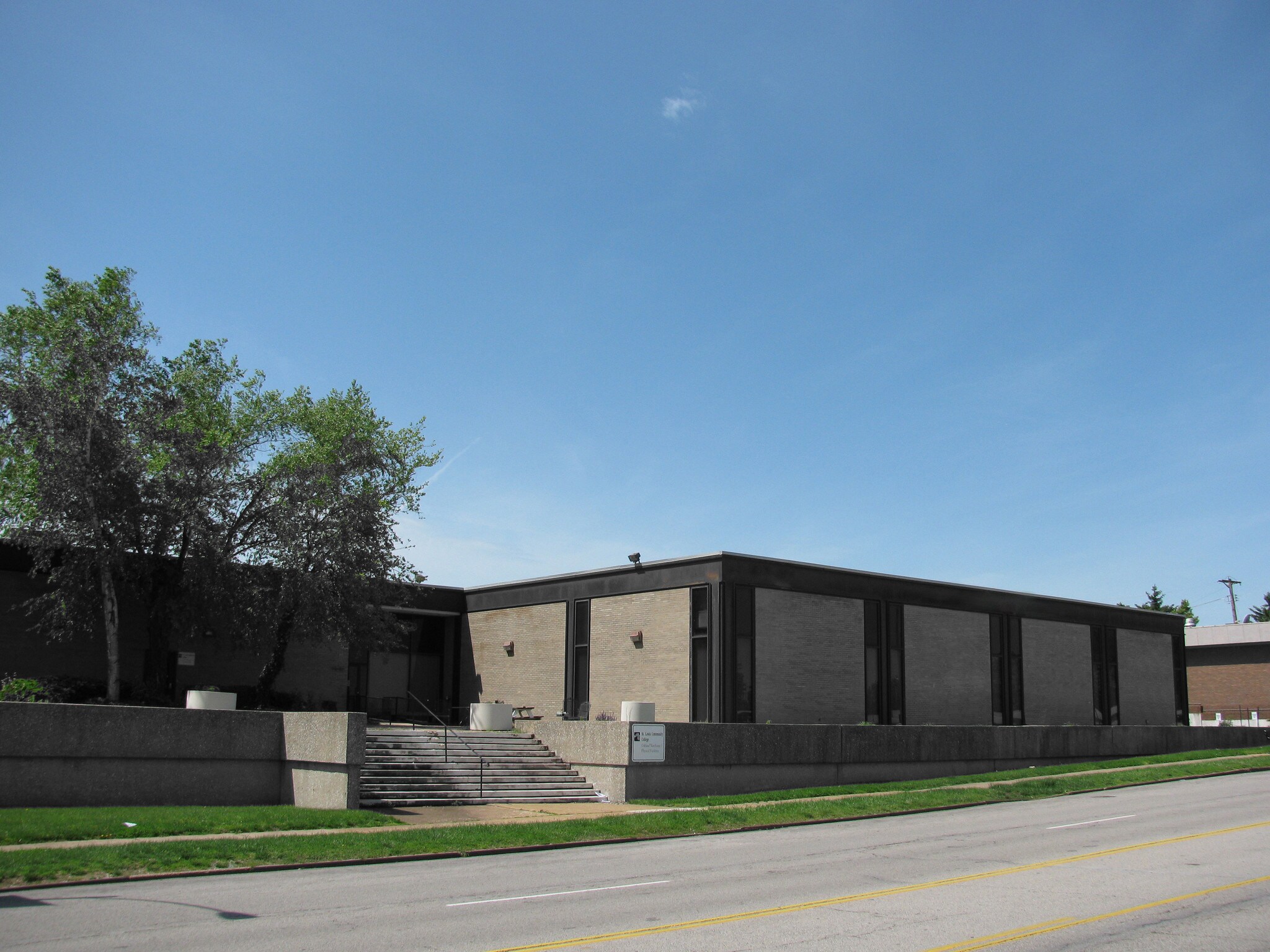 5200-5240 Oakland Ave, Saint Louis, MO to rent Building Photo- Image 1 of 6