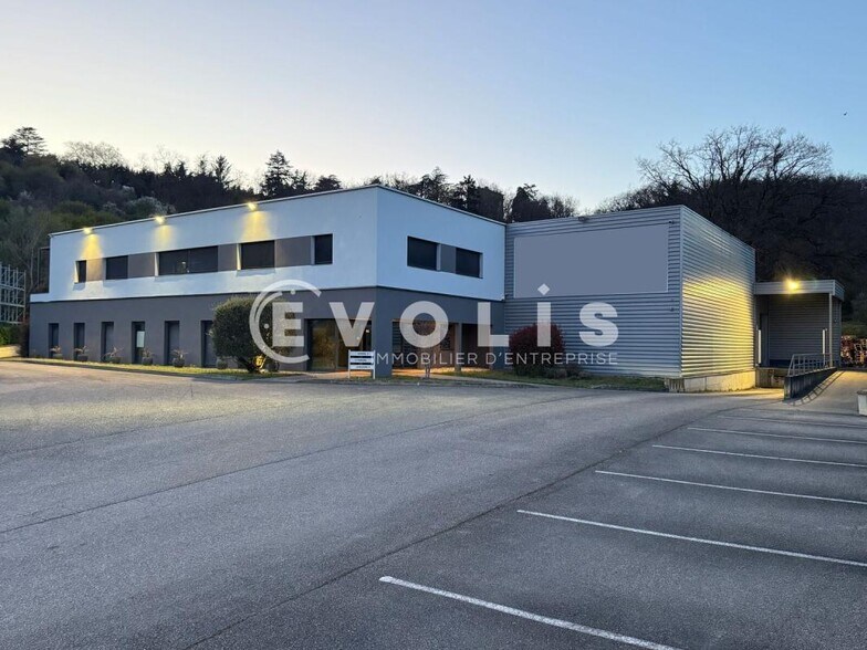 17 Route Des Sables, Chaponost to rent - Building Photo - Image 1 of 12