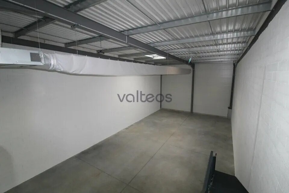 Light Industrial in Toulouse to rent Interior Photo- Image 1 of 8