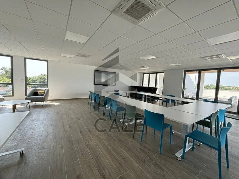 Office in Artigues-près-Bordeaux to rent - Building Photo - Image 2 of 10