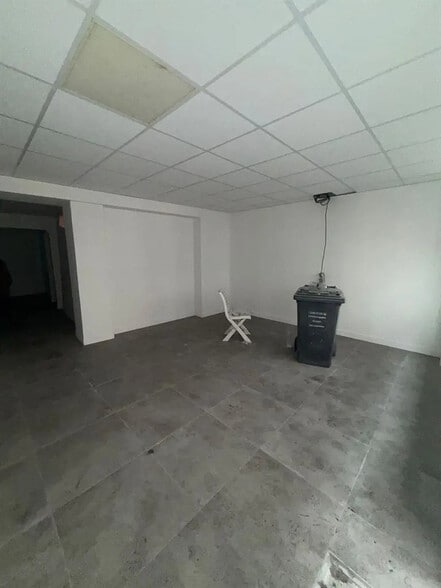 Retail in Paris to rent - Interior Photo - Image 3 of 6