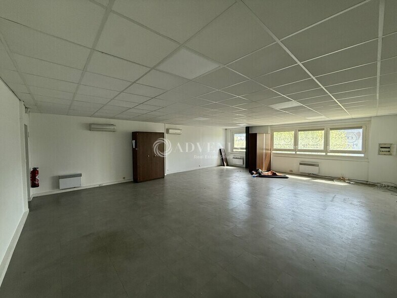 1 2 Rue De La Voie Gallo-Romaine, Quincy-Voisins to rent - Interior Photo - Image 3 of 6