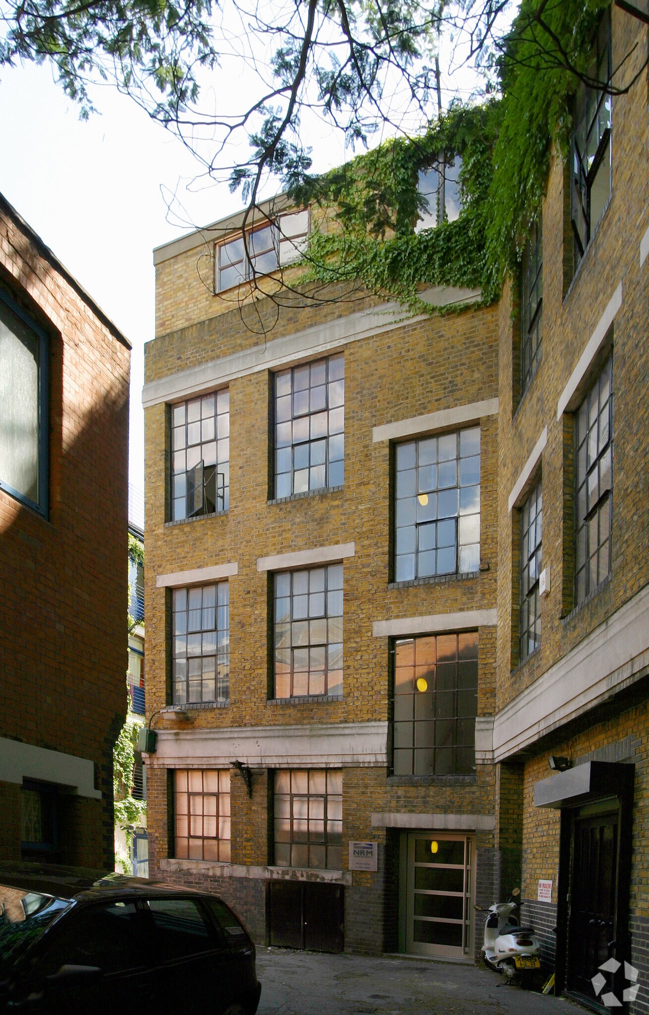 8 Vine Yard, London to rent Primary Photo- Image 1 of 11