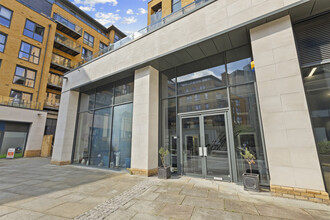 7 Knightly Walk, London for rent Building Photo- Image 1 of 9