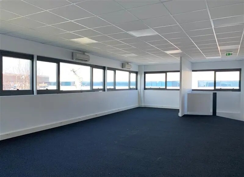 Office in Bonneuil-sur-Marne to rent - Interior Photo - Image 2 of 5