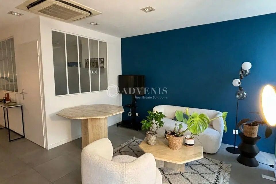 Retail in Orléans to rent Building Photo- Image 1 of 7