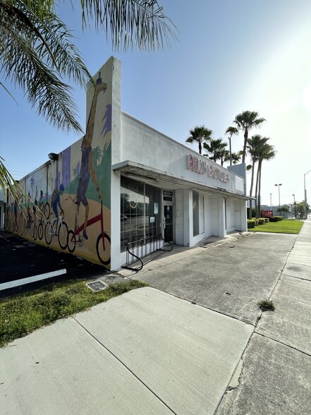 1949 NE 163rd St, North Miami Beach, FL for rent - Building Photo - Image 3 of 9