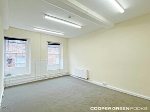 24 Claremont Hl, Shrewsbury for rent Interior Photo- Image 2 of 3