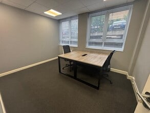 Station Rd, Borehamwood to rent Building Photo- Image 2 of 17