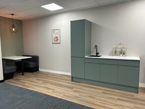 950 Great West Rd, Brentford to rent Interior Photo- Image 2 of 9